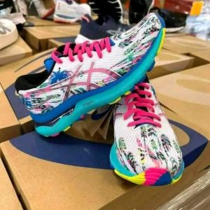 Wholesale ASICS Novablast 2 Platinum US 9 sport shoes pallet