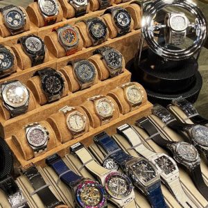 Wholesale Authentic luxury Watches Liquidation Pallet